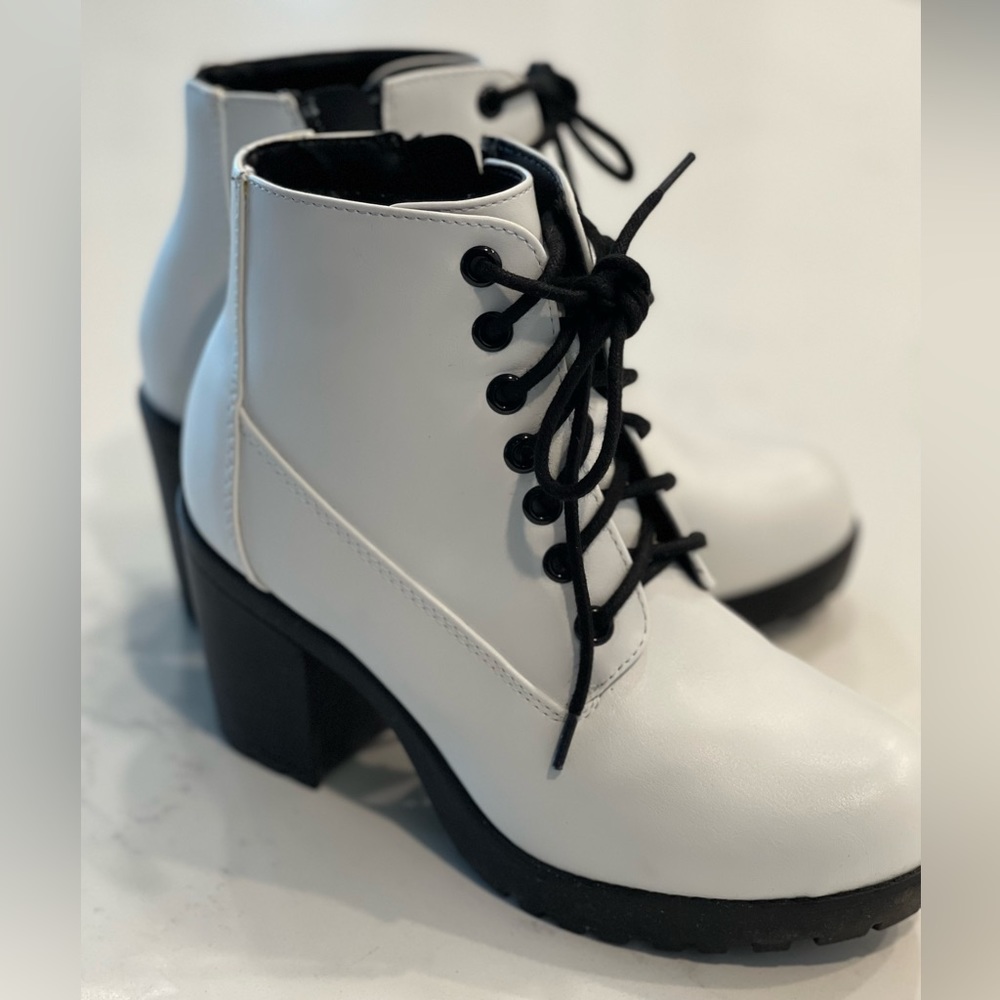 UNR8ED WOMEN'S SECOND FASHION HIKING BOOTS WHITE Size 5M